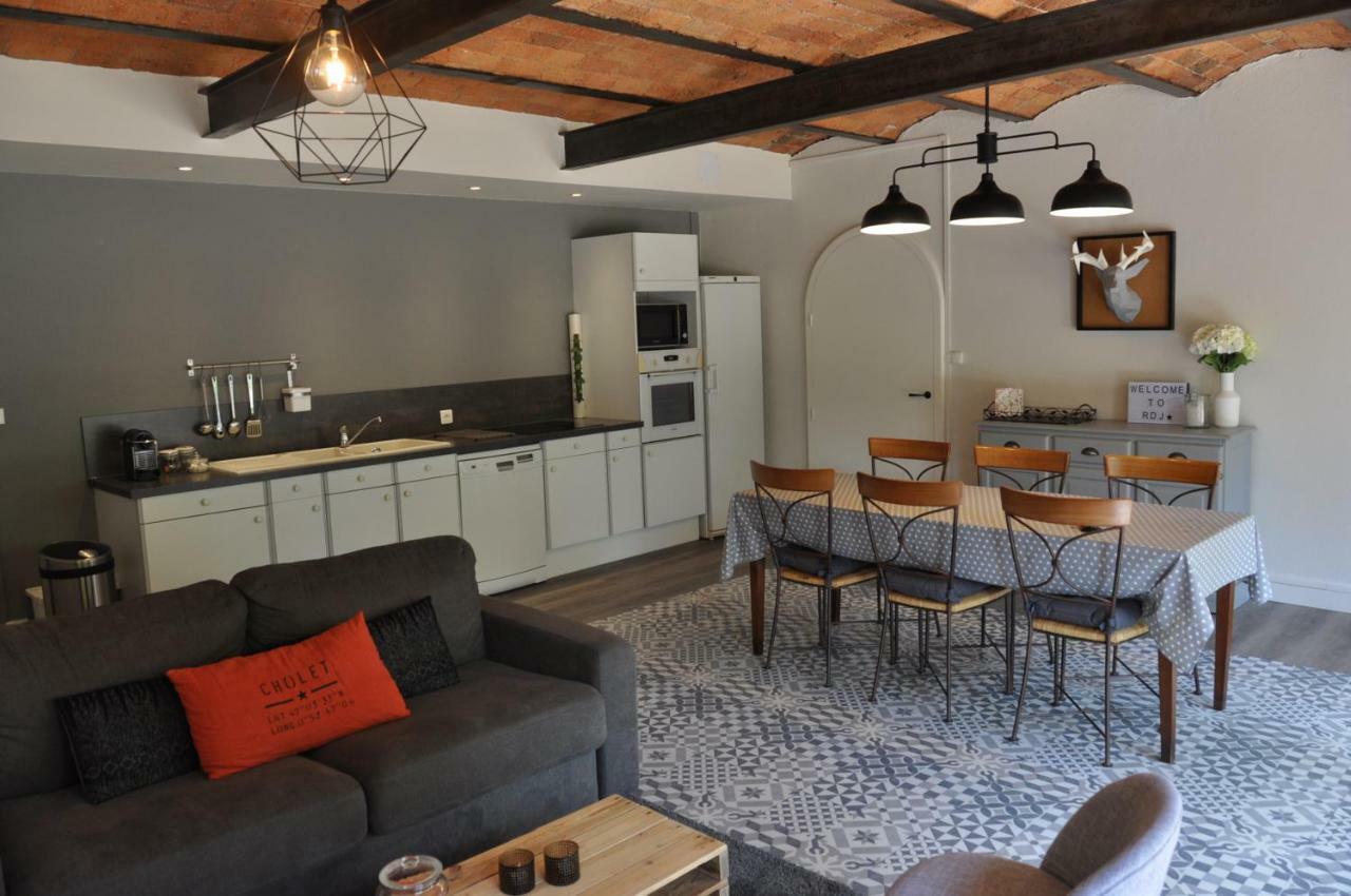 Au Rez De Jardin Hotell Cholet Exteriör bild
