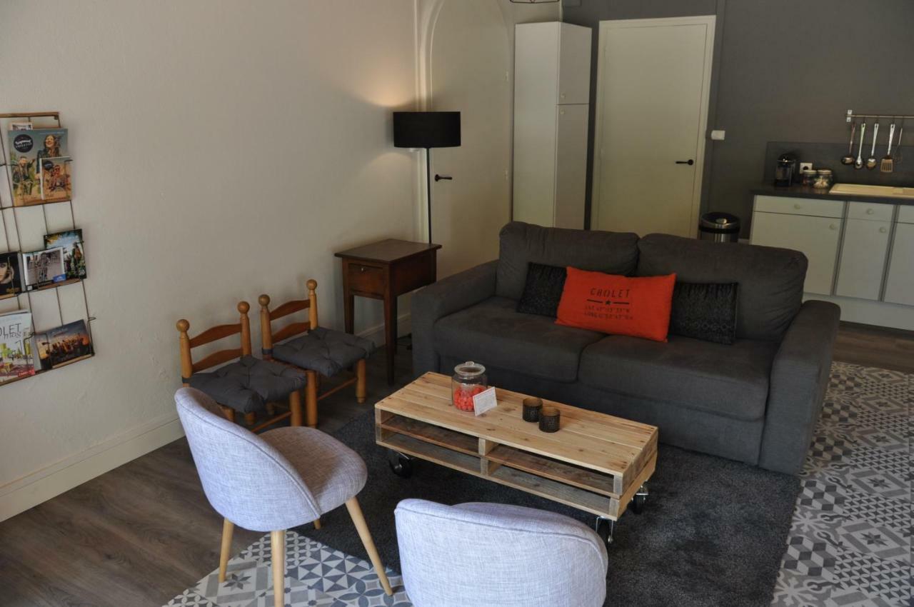 Au Rez De Jardin Hotell Cholet Exteriör bild