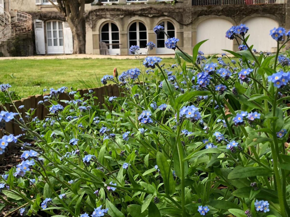 Au Rez De Jardin Hotell Cholet Exteriör bild