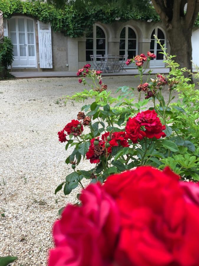 Au Rez De Jardin Hotell Cholet Exteriör bild